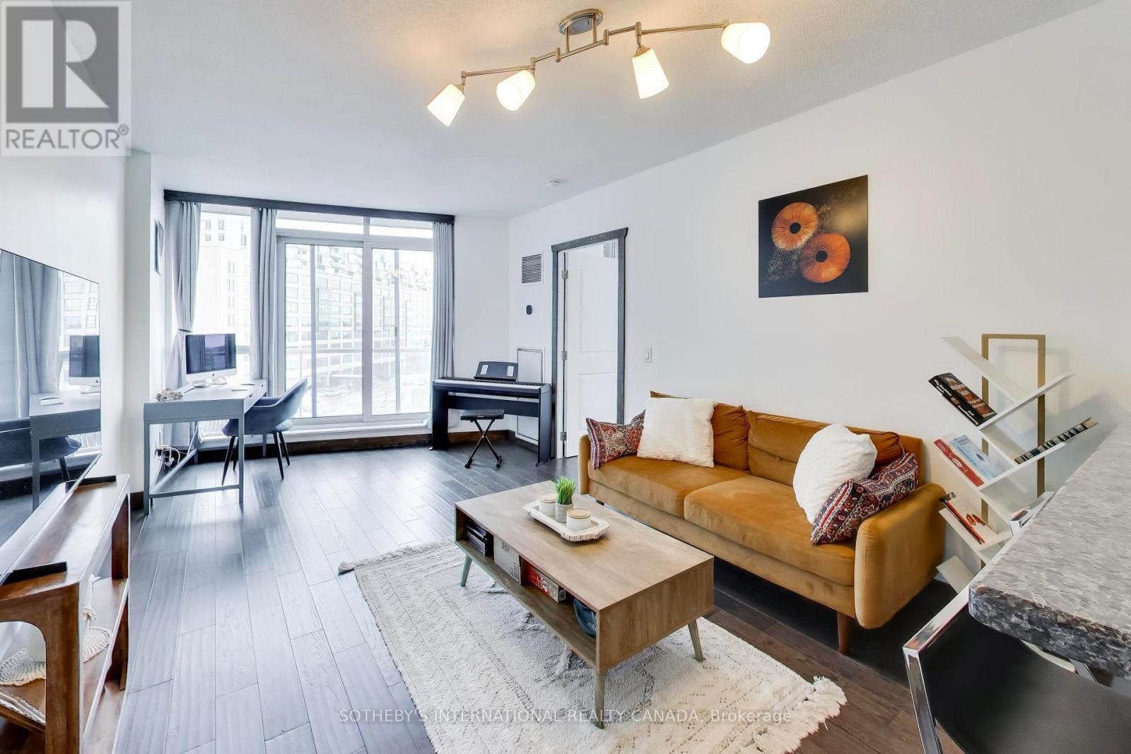 505 - 218 Queens Quay W, Toronto (Waterfront Communities), Ontario  M5J 2Y6 - Photo 4 - C12906298