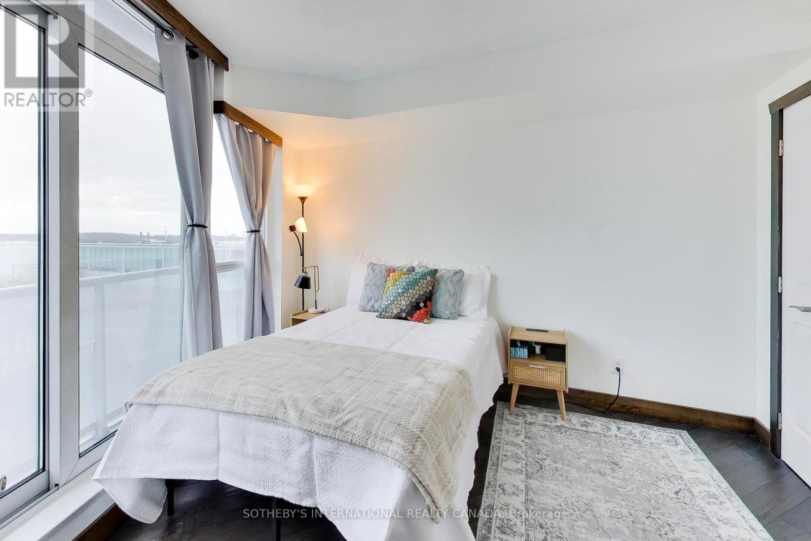 505 - 218 Queens Quay W, Toronto (Waterfront Communities), Ontario  M5J 2Y6 - Photo 7 - C12906298