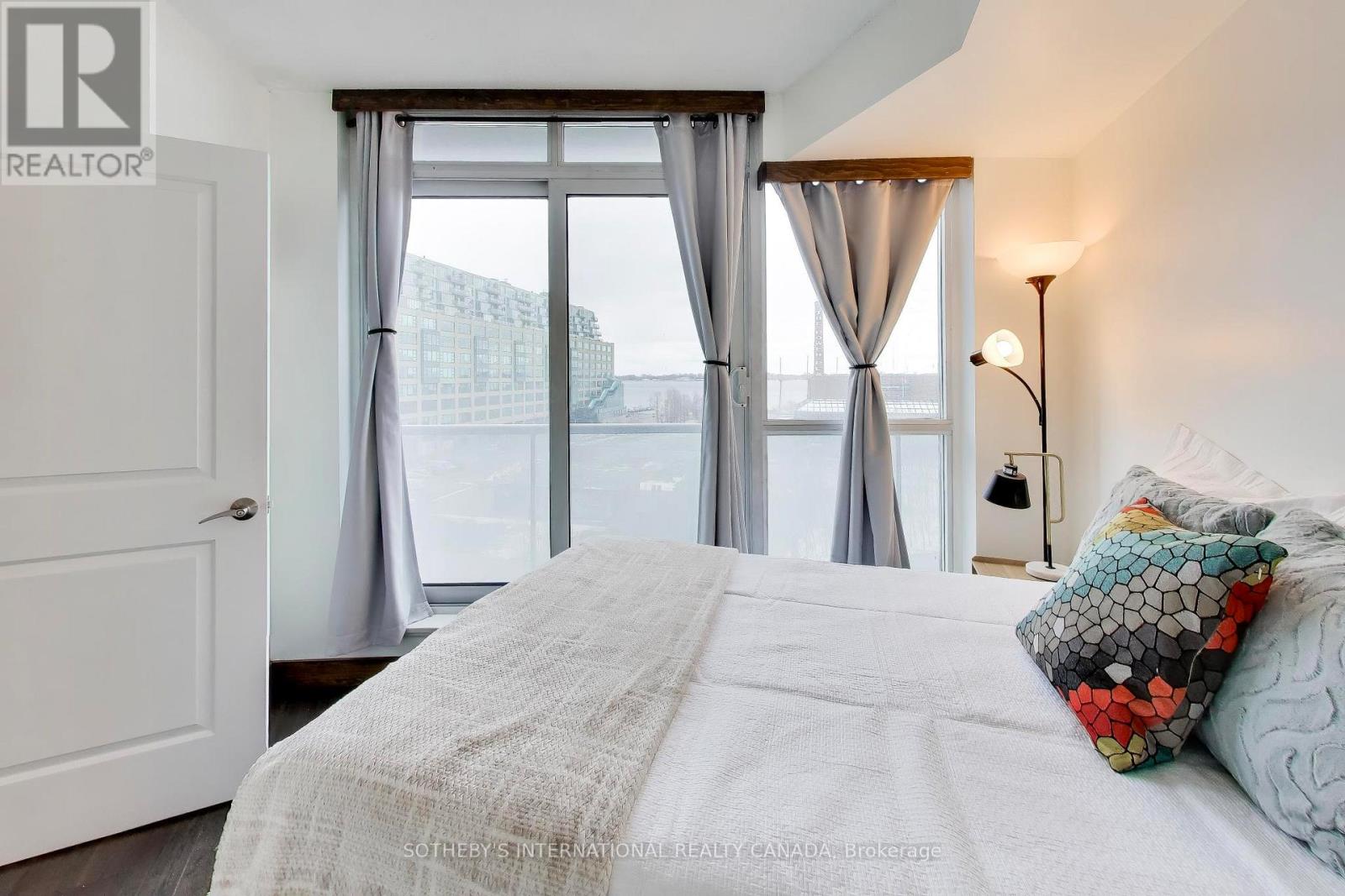 505 - 218 Queens Quay W, Toronto (Waterfront Communities), Ontario  M5J 2Y6 - Photo 8 - C12906298