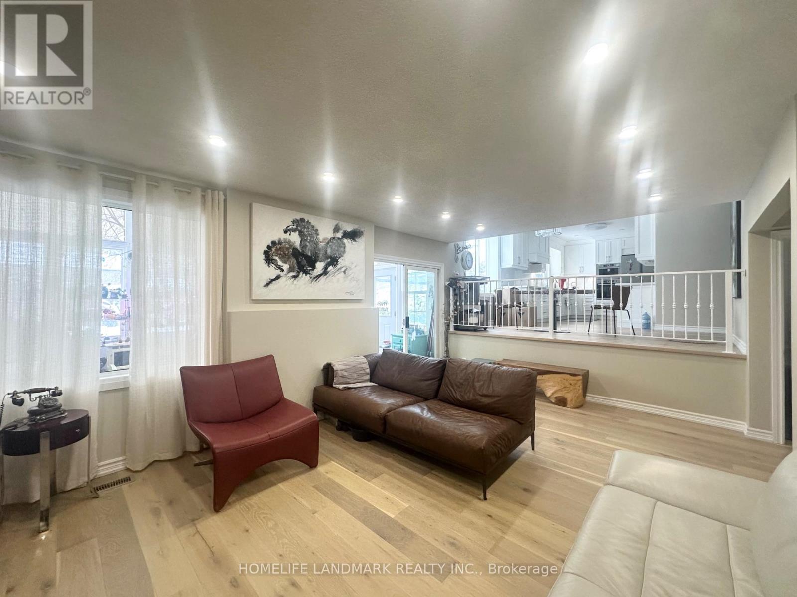 70 Maple Grove Avenue, Richmond Hill, Ontario  L4E 2X2 - Photo 10 - N12906260