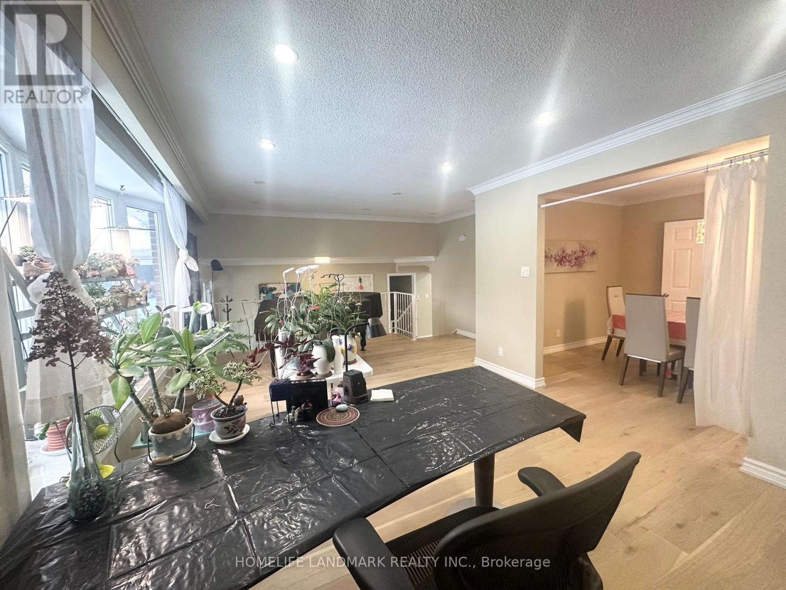 70 Maple Grove Avenue, Richmond Hill, Ontario  L4E 2X2 - Photo 12 - N12906260