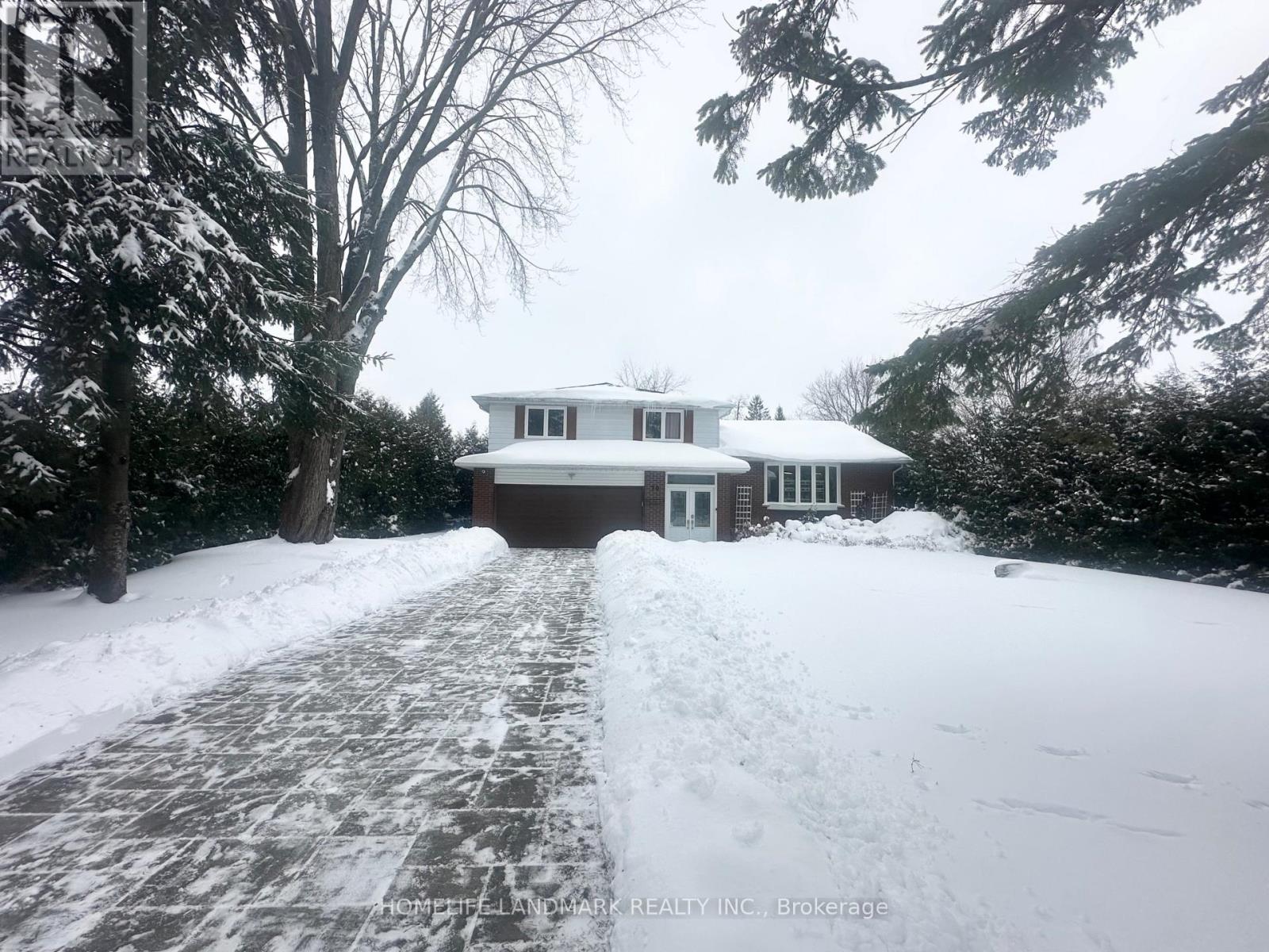 70 Maple Grove Avenue, Richmond Hill, Ontario  L4E 2X2 - Photo 2 - N12906260