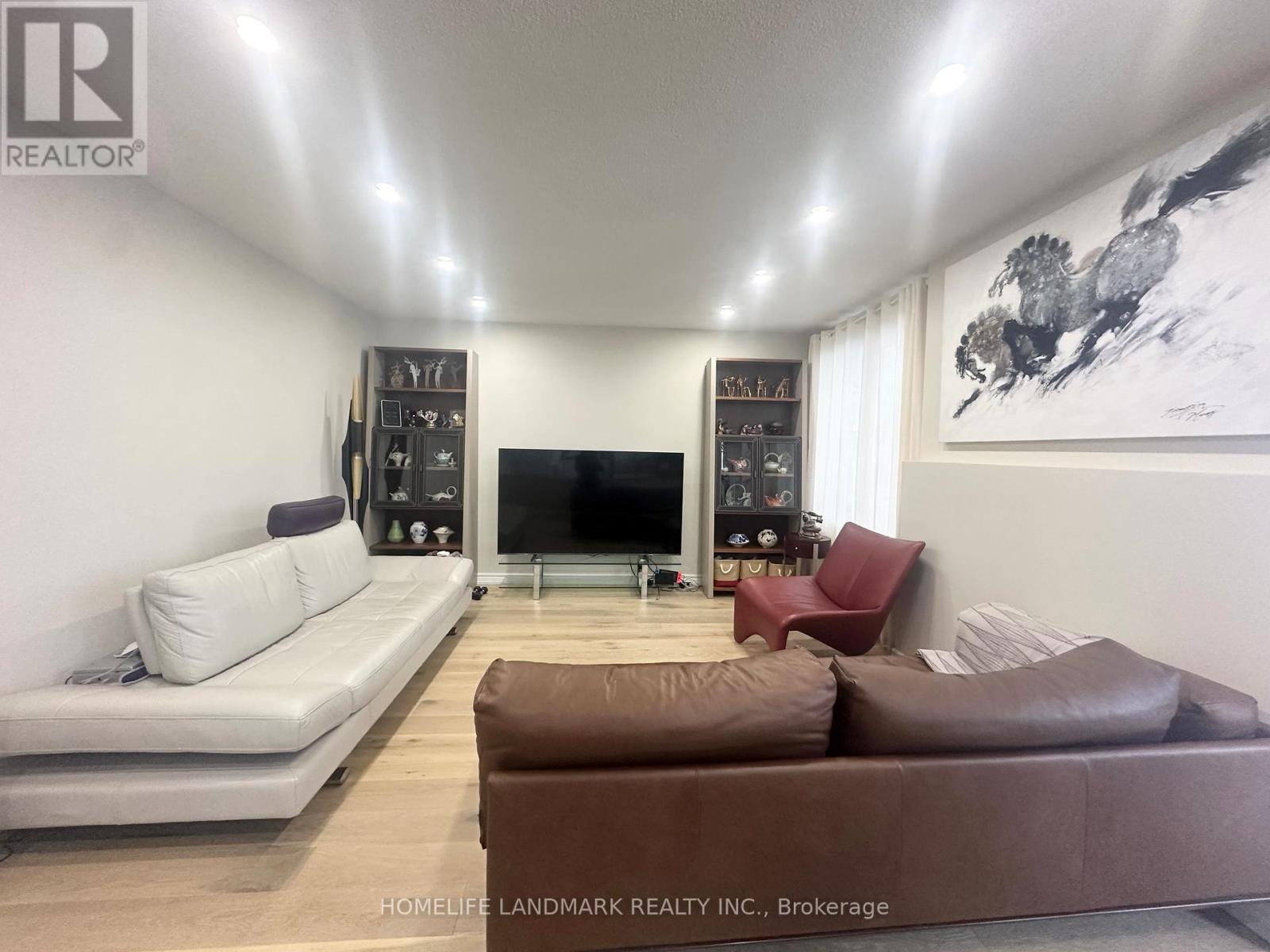 70 Maple Grove Avenue, Richmond Hill, Ontario  L4E 2X2 - Photo 20 - N12906260