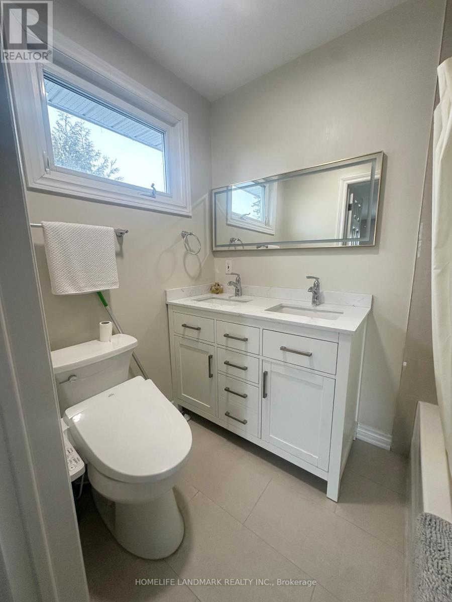 70 Maple Grove Avenue, Richmond Hill, Ontario  L4E 2X2 - Photo 35 - N12906260