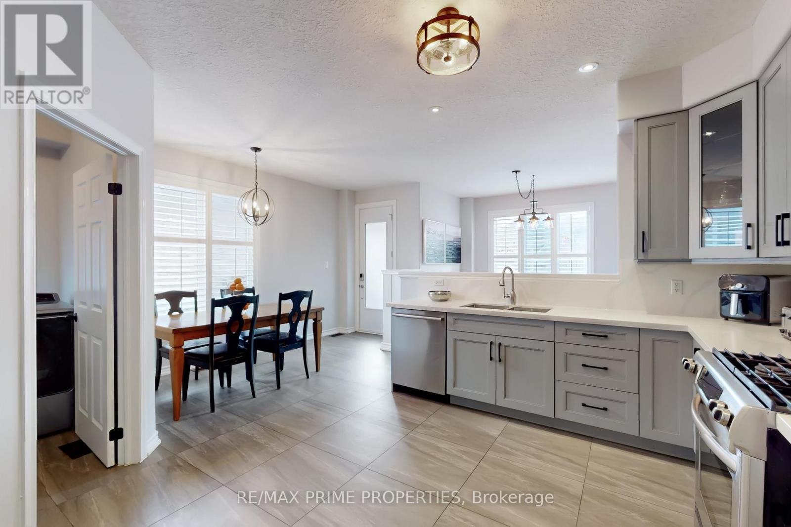 947 Booth Avenue, Innisfil, Ontario  L9S 0A5 - Photo 10 - N12906288