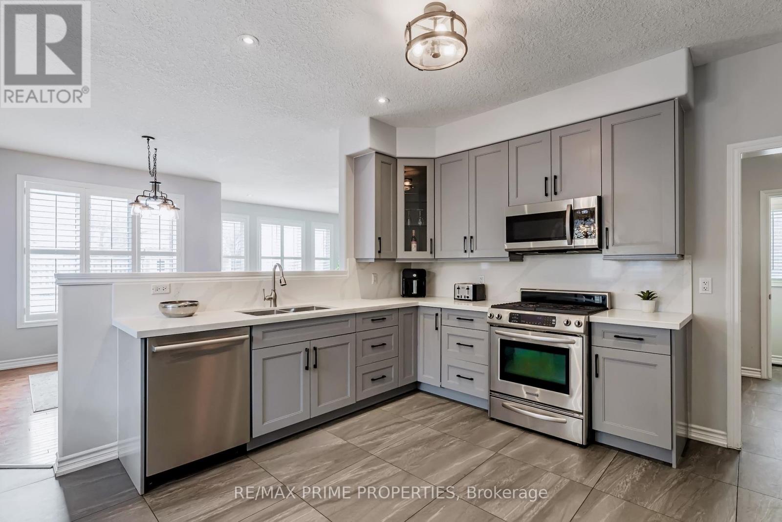 947 Booth Avenue, Innisfil, Ontario  L9S 0A5 - Photo 8 - N12906288