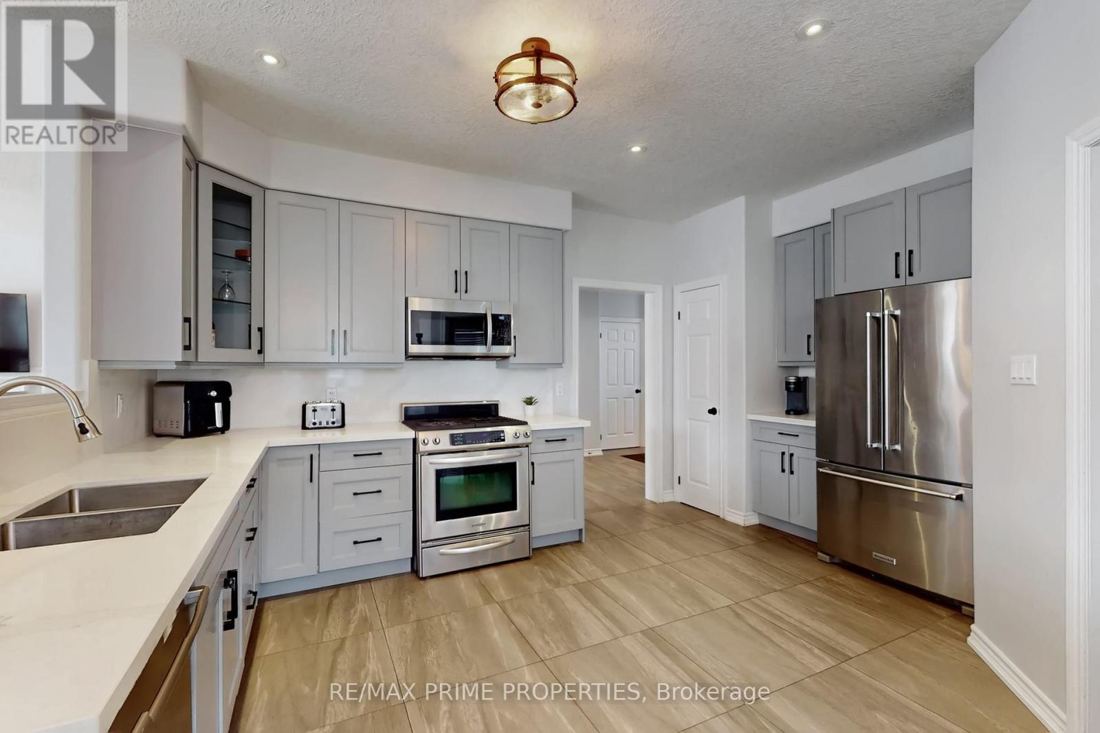 947 Booth Avenue, Innisfil, Ontario  L9S 0A5 - Photo 9 - N12906288