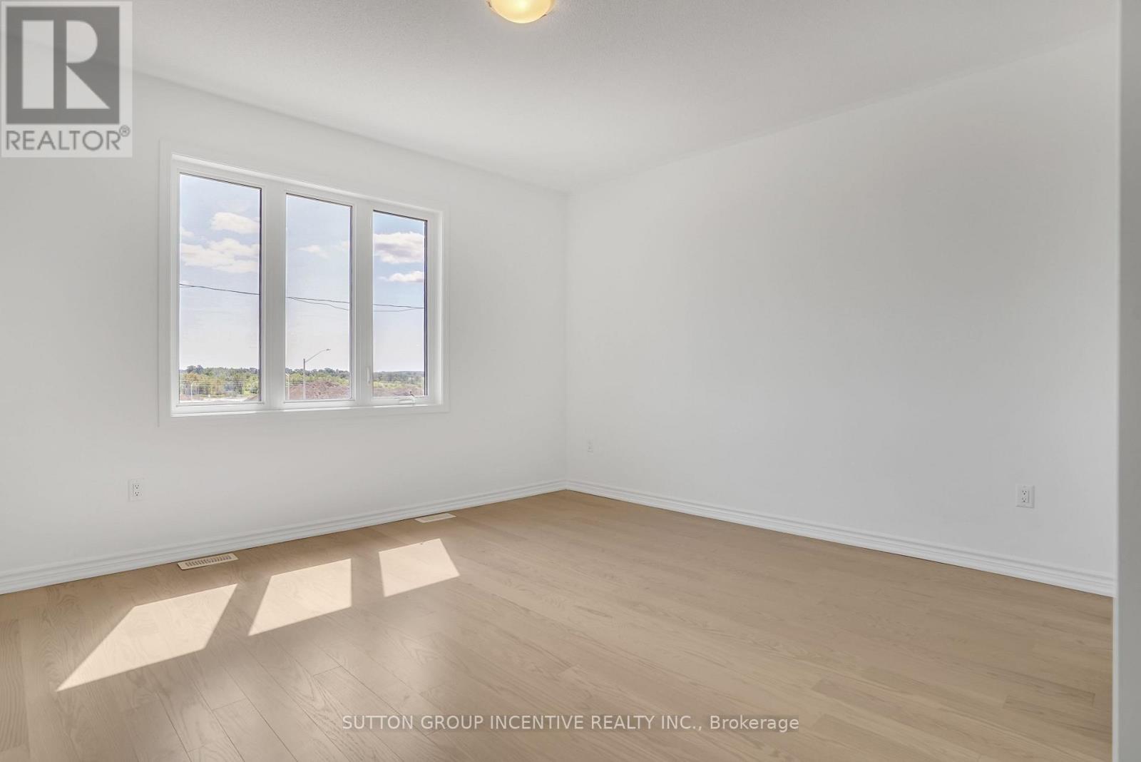 Upper - 59 Suzuki Street, Barrie, Ontario  L9J 0Y7 - Photo 14 - S12906246