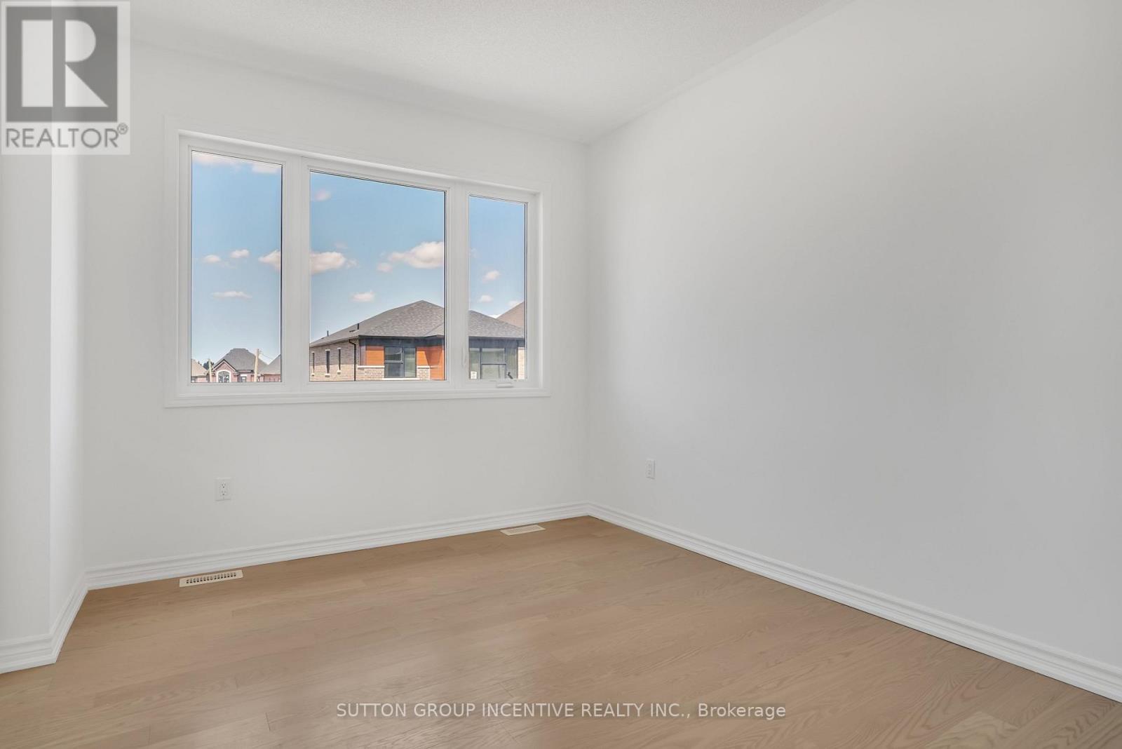 Upper - 59 Suzuki Street, Barrie, Ontario  L9J 0Y7 - Photo 4 - S12906246