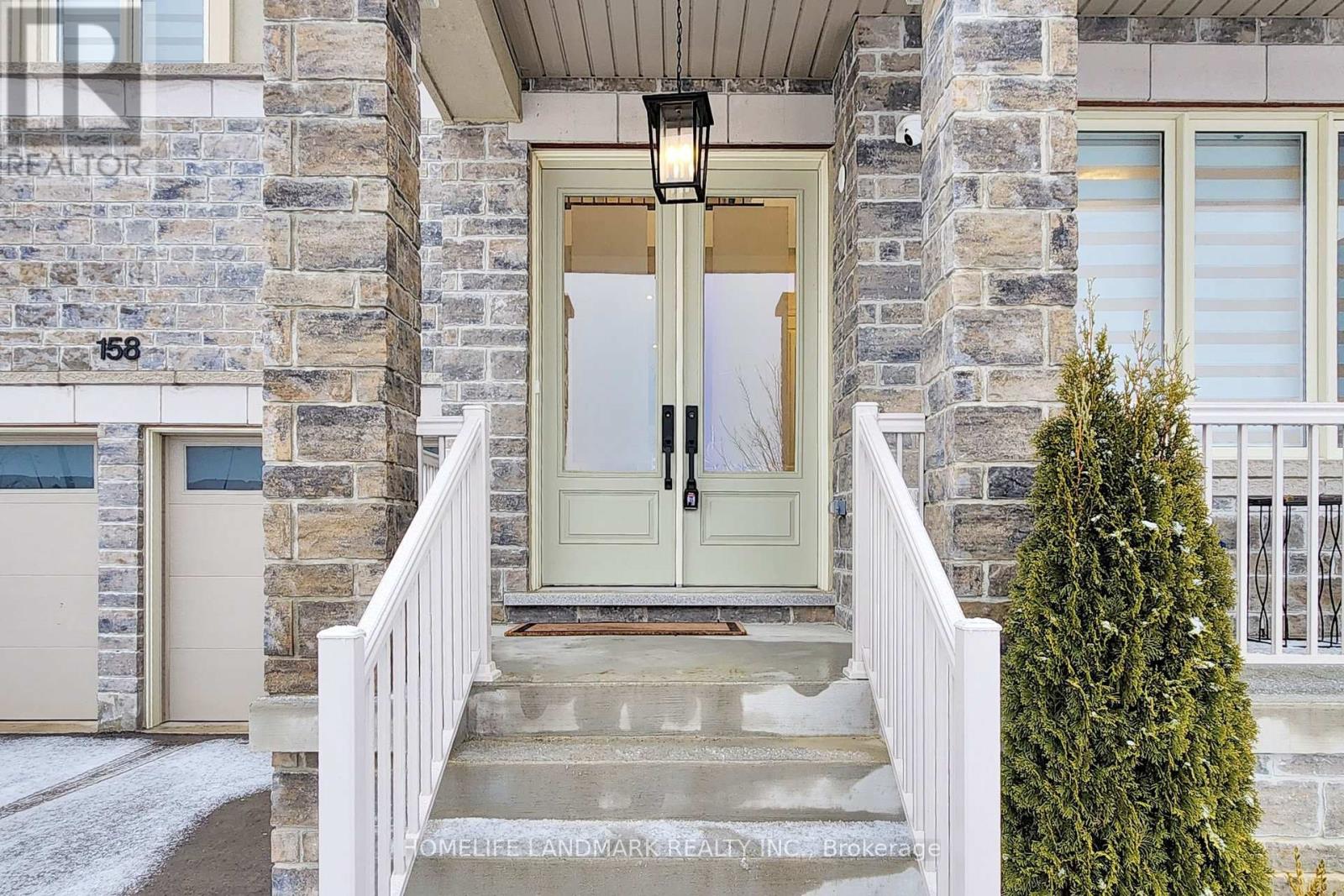 158 Walter English Drive, East Gwillimbury, Ontario  L9N 0Y8 - Photo 3 - N12902494