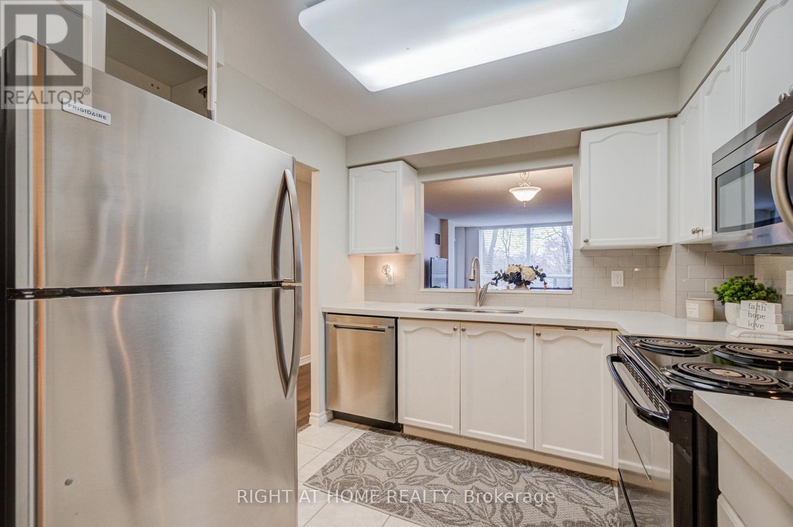 2406 - 100 Burloak Drive, Burlington, Ontario  L7L 6P6 - Photo 13 - W12906252