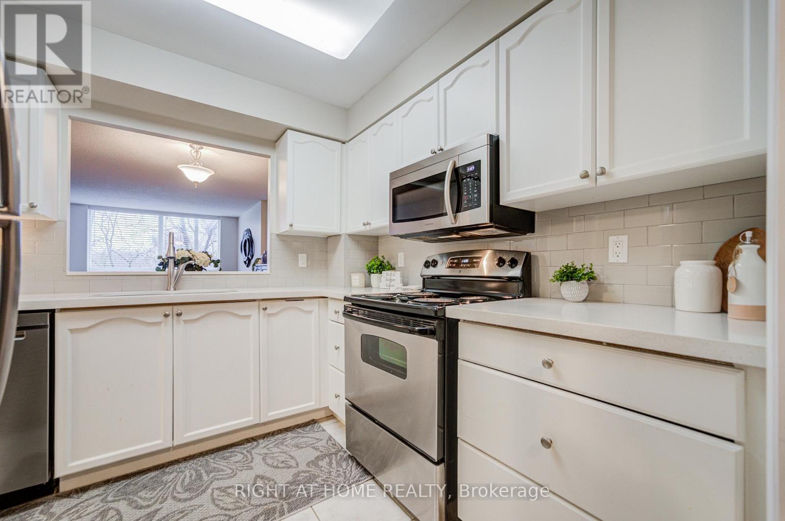 2406 - 100 Burloak Drive, Burlington, Ontario  L7L 6P6 - Photo 14 - W12906252