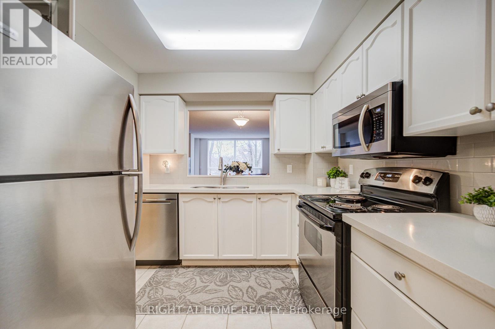 2406 - 100 Burloak Drive, Burlington, Ontario  L7L 6P6 - Photo 15 - W12906252