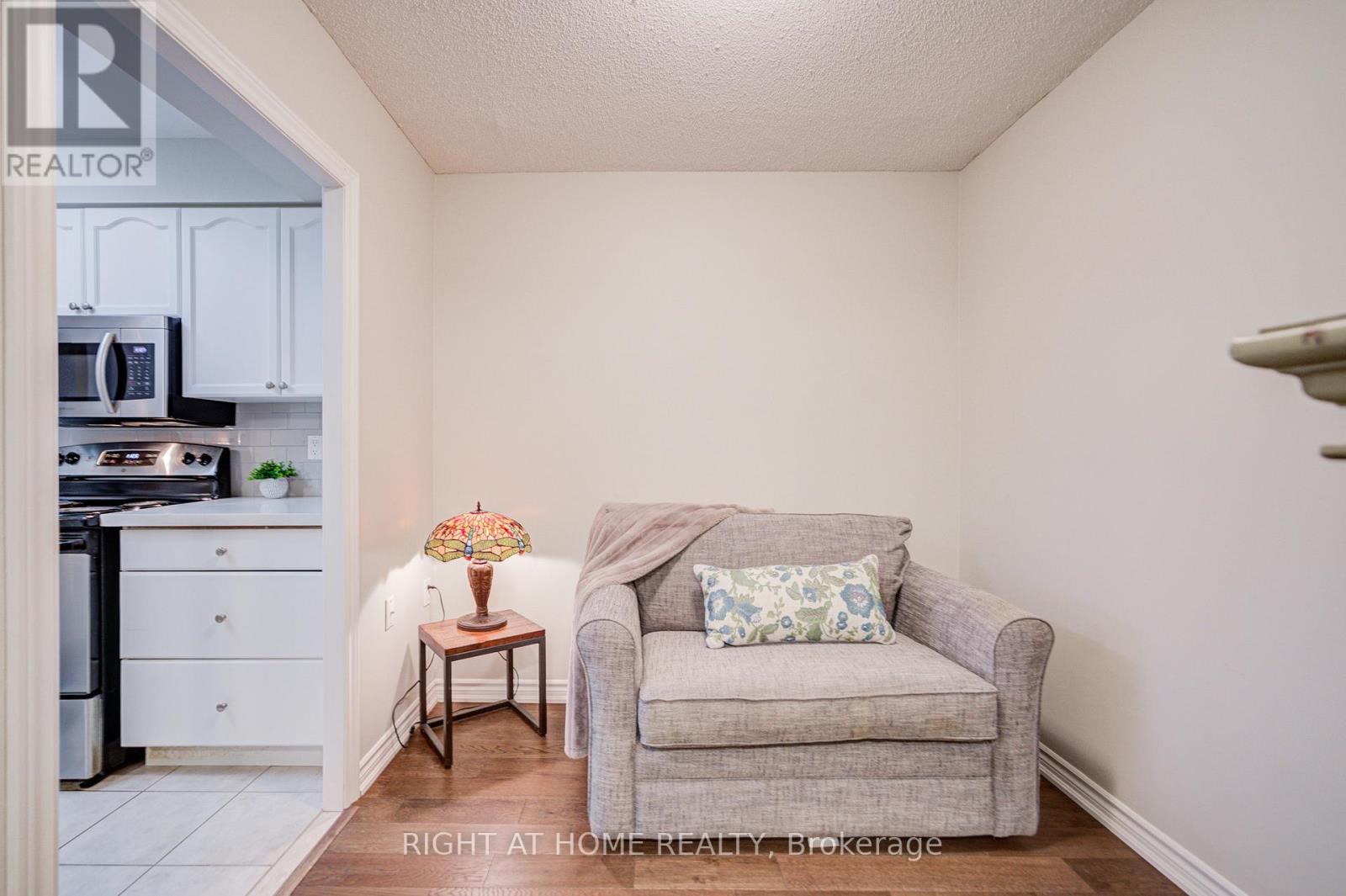 2406 - 100 Burloak Drive, Burlington, Ontario  L7L 6P6 - Photo 16 - W12906252