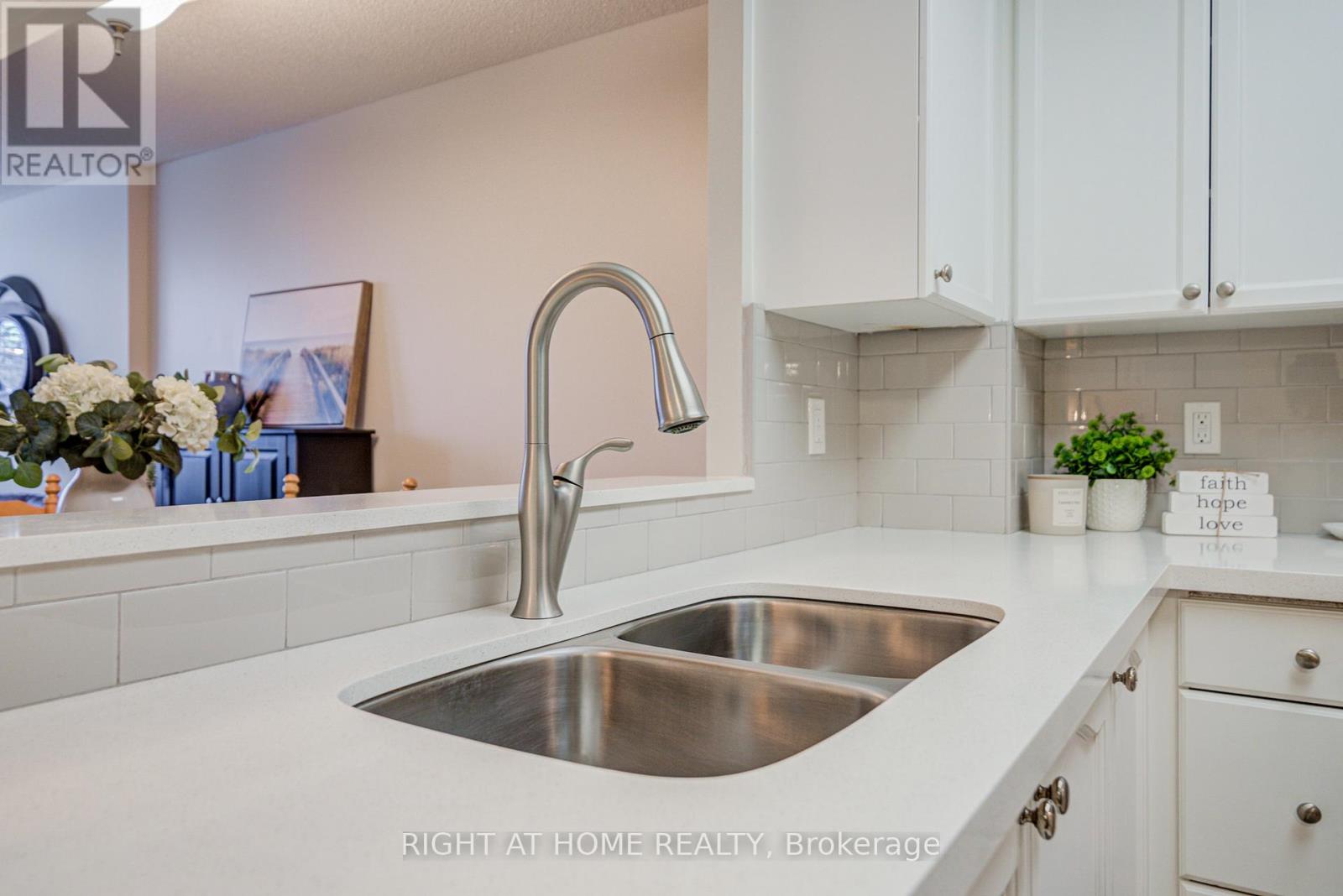 2406 - 100 Burloak Drive, Burlington, Ontario  L7L 6P6 - Photo 20 - W12906252