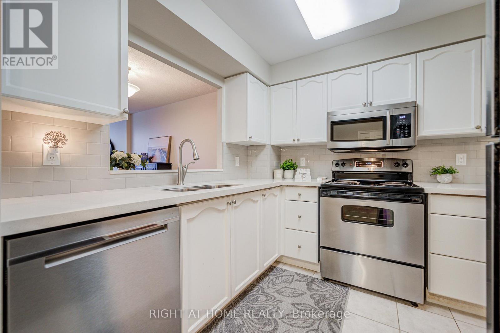 2406 - 100 Burloak Drive, Burlington, Ontario  L7L 6P6 - Photo 21 - W12906252