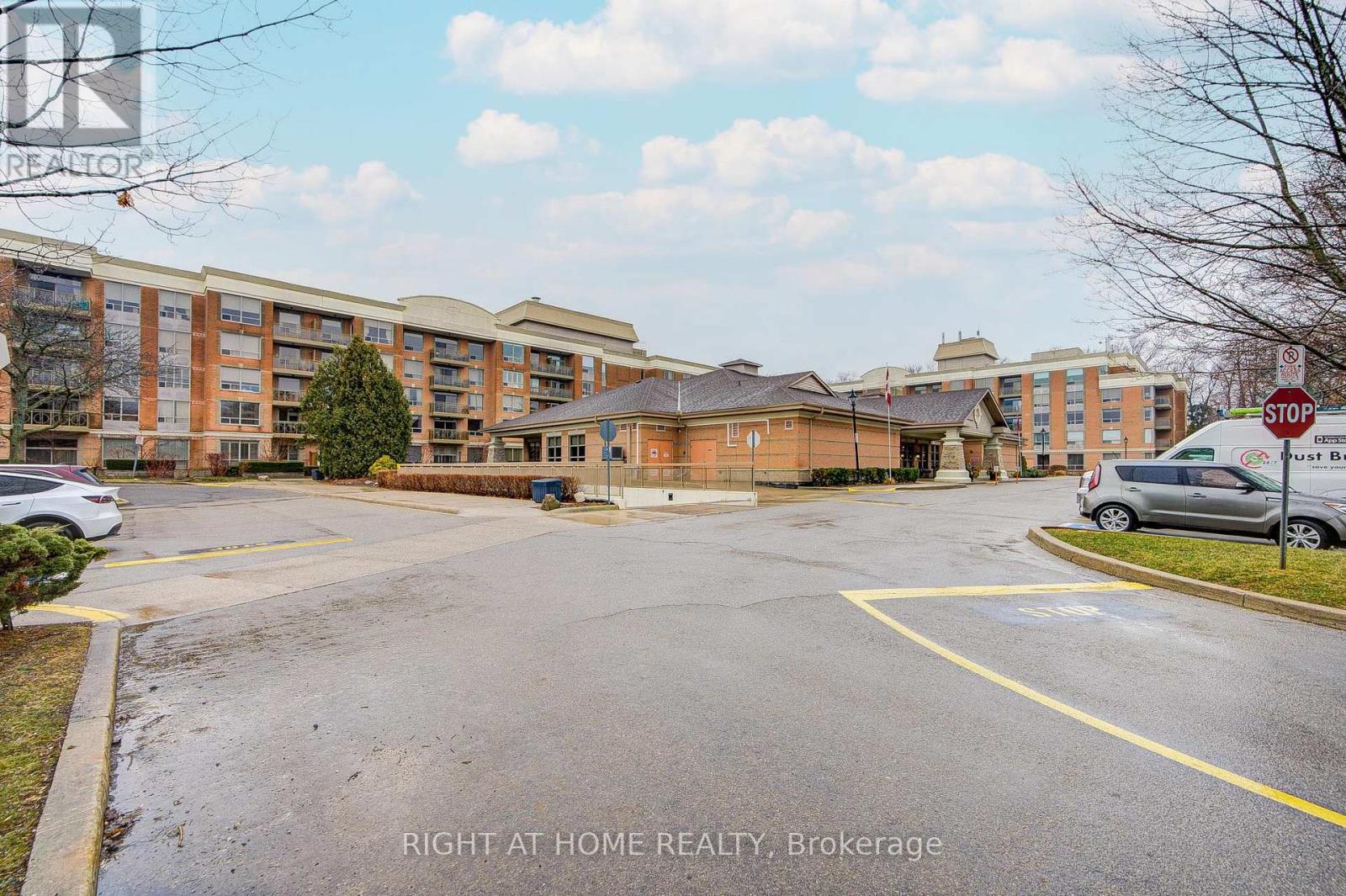 2406 - 100 Burloak Drive, Burlington, Ontario  L7L 6P6 - Photo 3 - W12906252