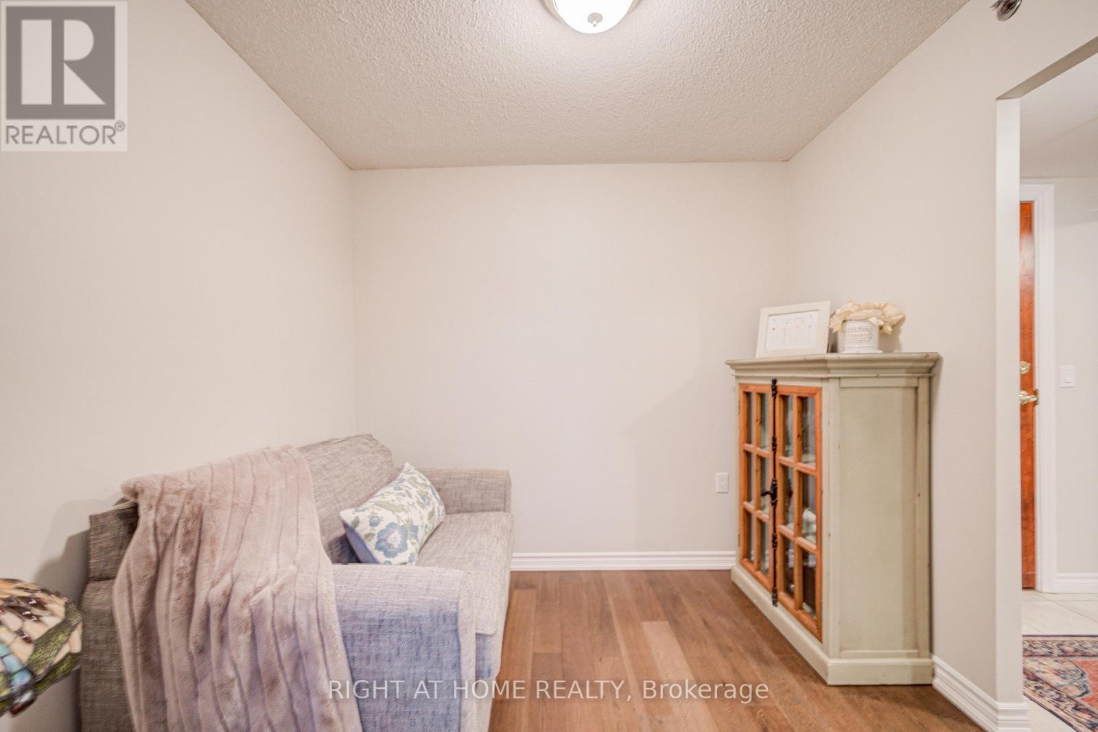 2406 - 100 Burloak Drive, Burlington, Ontario  L7L 6P6 - Photo 9 - W12906252