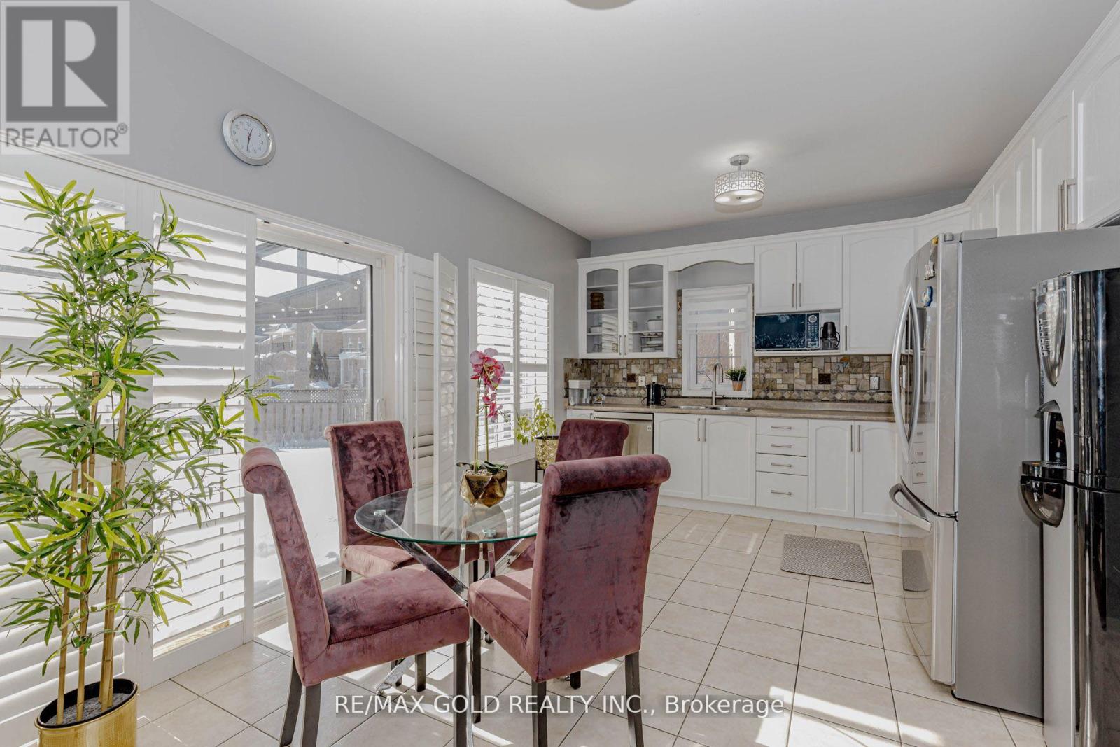 2 Oranmore Crescent, Brampton, Ontario  L6X 0J9 - Photo 10 - W12906282