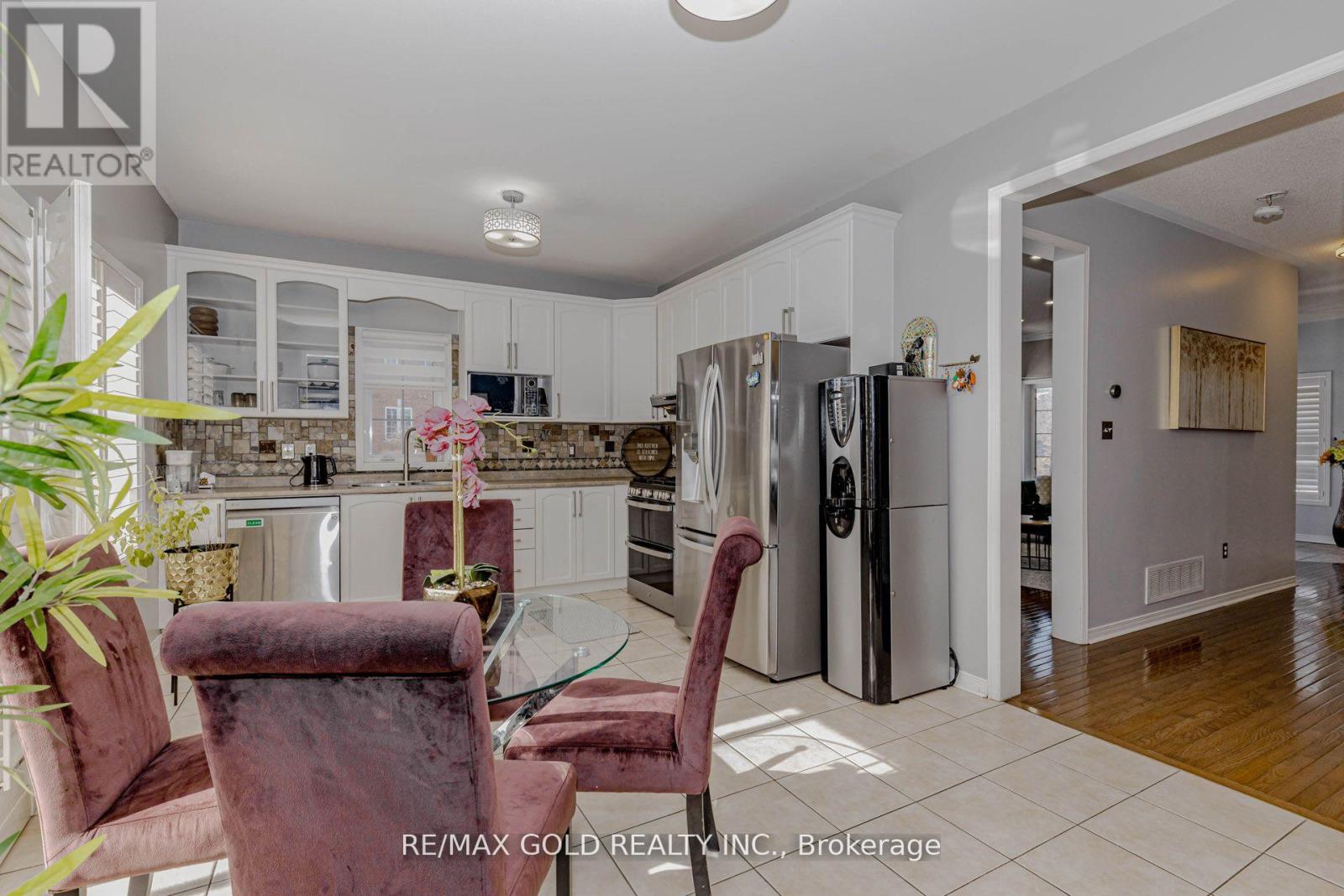 2 Oranmore Crescent, Brampton, Ontario  L6X 0J9 - Photo 11 - W12906282