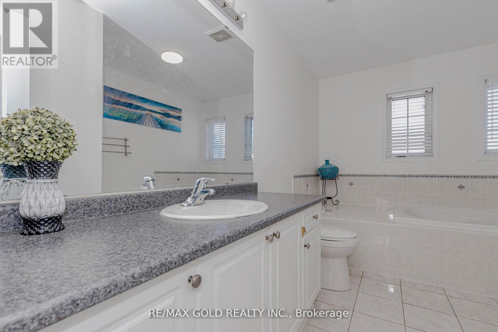 2 Oranmore Crescent, Brampton, Ontario  L6X 0J9 - Photo 22 - W12906282