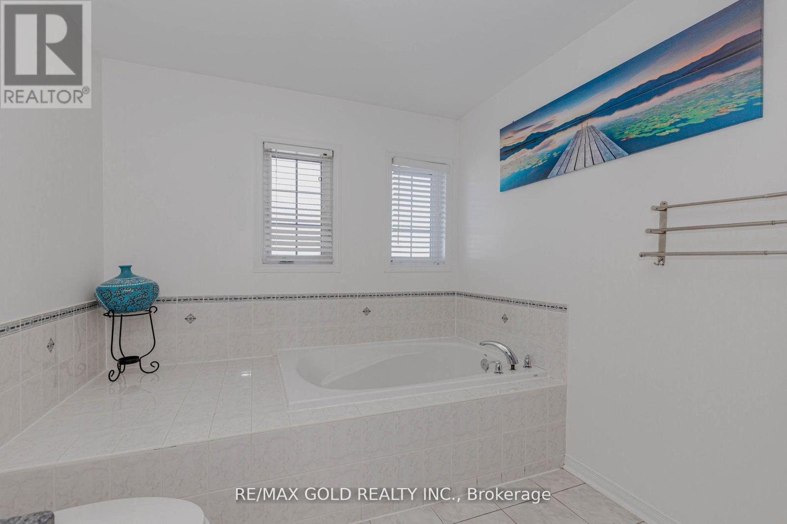 2 Oranmore Crescent, Brampton, Ontario  L6X 0J9 - Photo 24 - W12906282