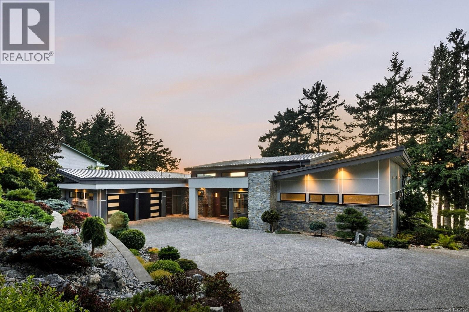 568 Lands End Rd, North Saanich, British Columbia