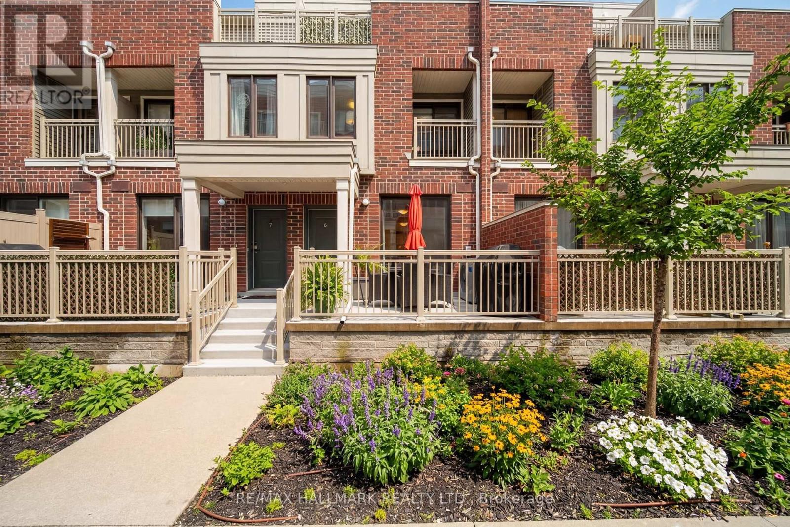 6 - 135 LONG BRANCH AVENUE, Toronto, Ontario