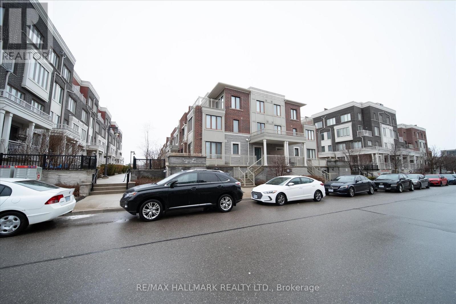 6 - 135 Long Branch Avenue, Toronto, Ontario  M8W 0A9 - Photo 2 - W12894628