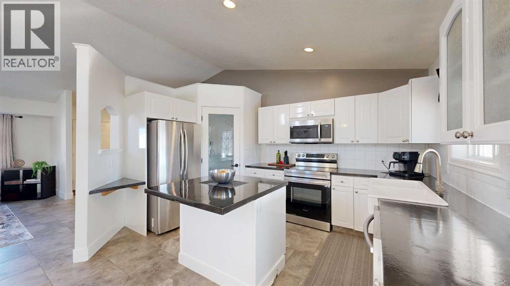 33 Park Circle, Whitecourt, Alberta T7S 1V3 - Photo 2 - A2285244