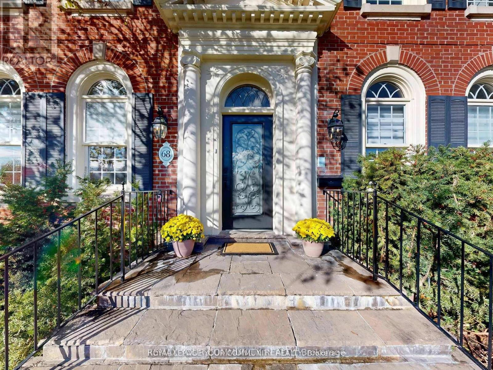 68 Regent Street, Richmond Hill, Ontario L4C 9C5 - Photo 2 - N12886782