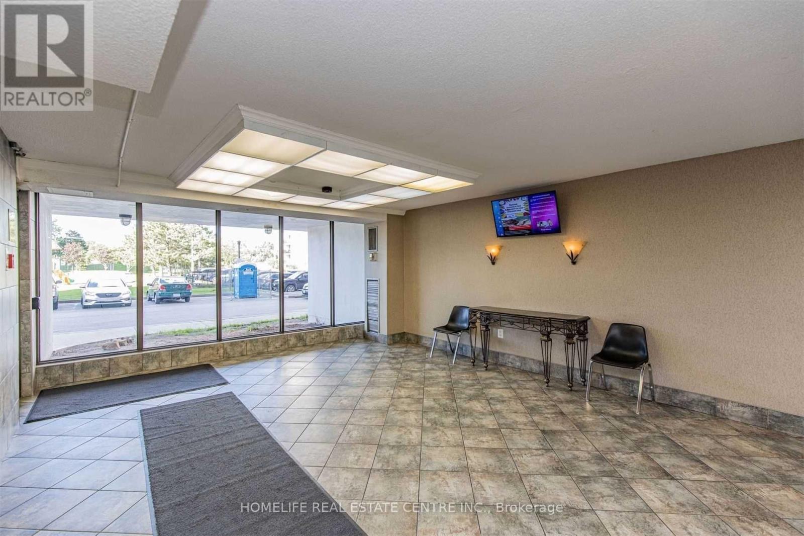 1903 - 17 Knightsbridge Road, Brampton, Ontario L6T 3X9 - Photo 2 - W12906338