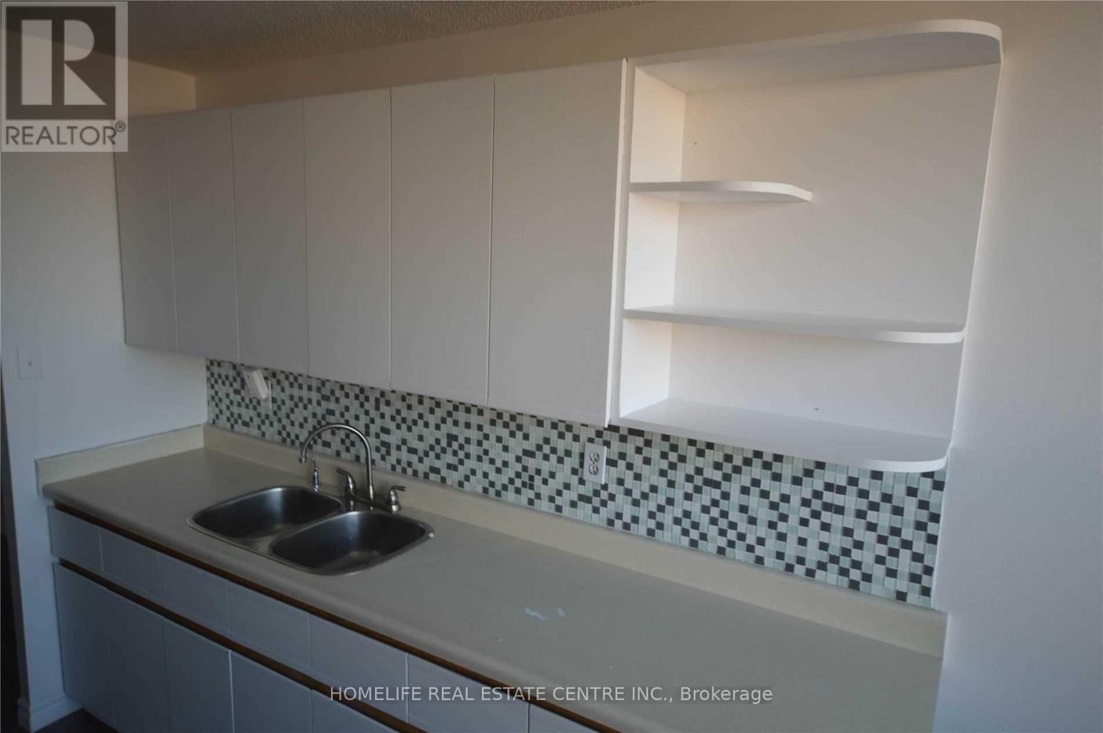 1903 - 17 Knightsbridge Road, Brampton, Ontario L6T 3X9 - Photo 5 - W12906338