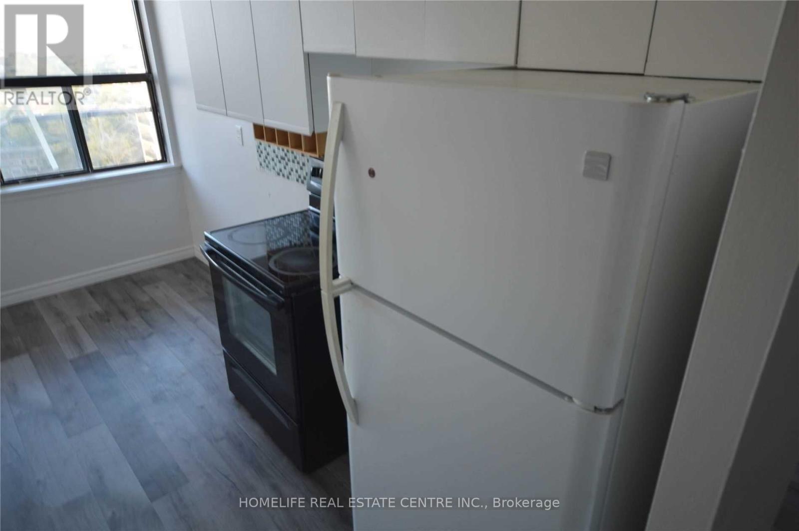 1903 - 17 Knightsbridge Road, Brampton, Ontario L6T 3X9 - Photo 7 - W12906338