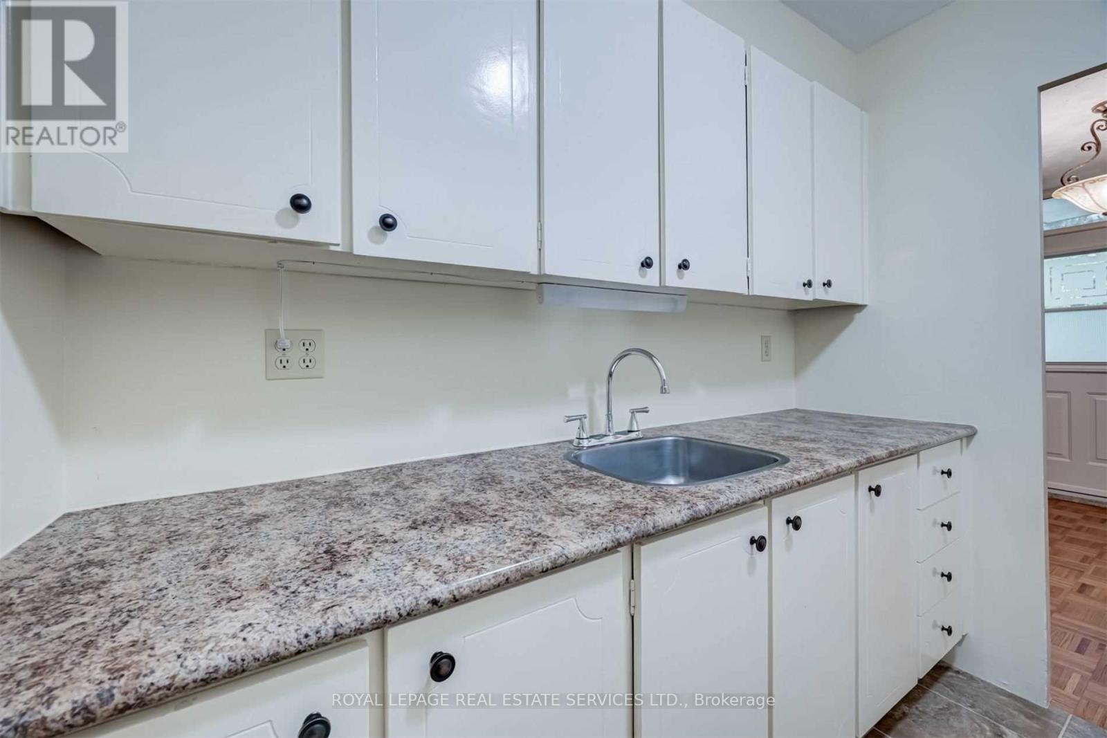 106 - 100 Coe Hill Drive, Toronto, Ontario M6S 3E1 - Photo 13 - W12906342