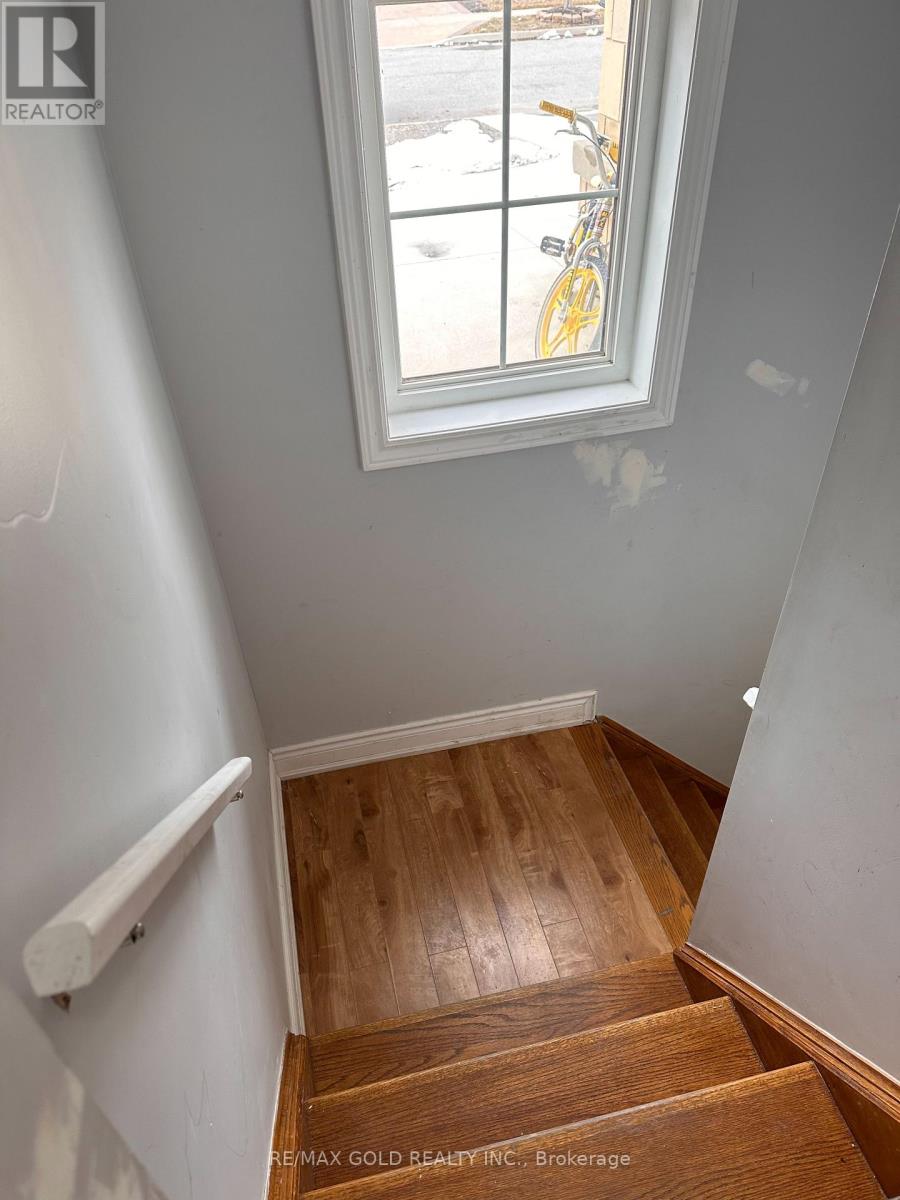 25 Junetown Circle, Brampton, Ontario  L6X 0X7 - Photo 3 - W12906344