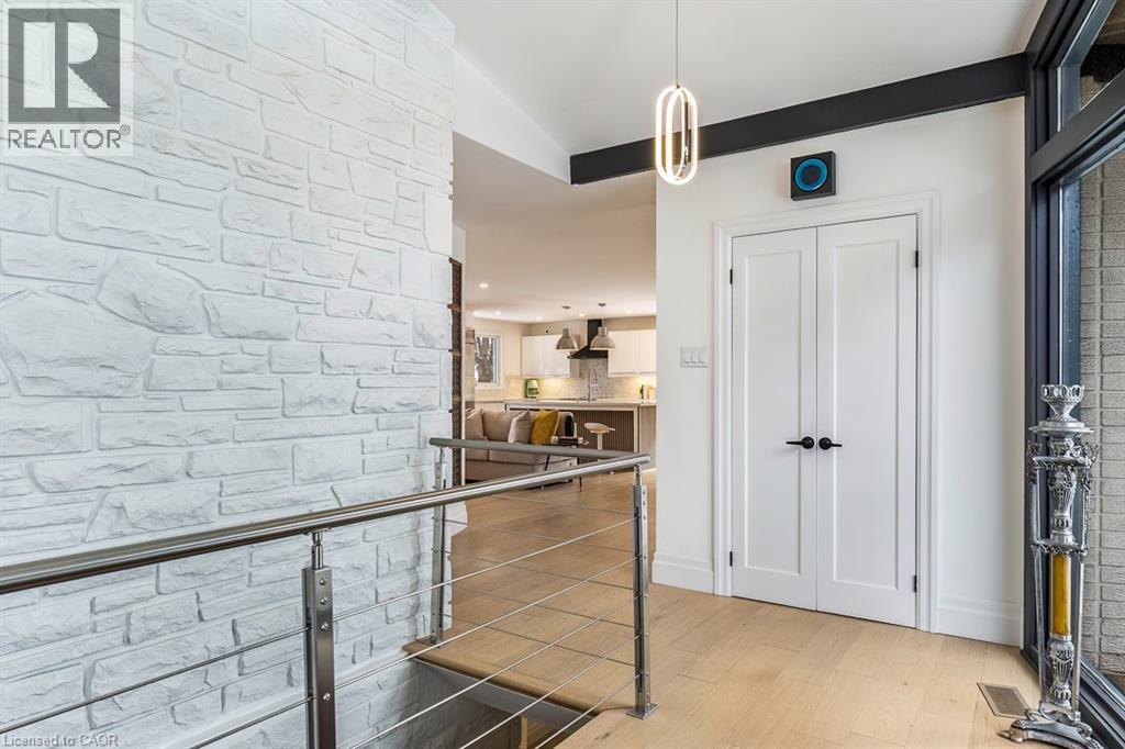 625 Sir Richard's Road, Mississauga, Ontario  L5C 1A3 - Photo 5 - 40813668