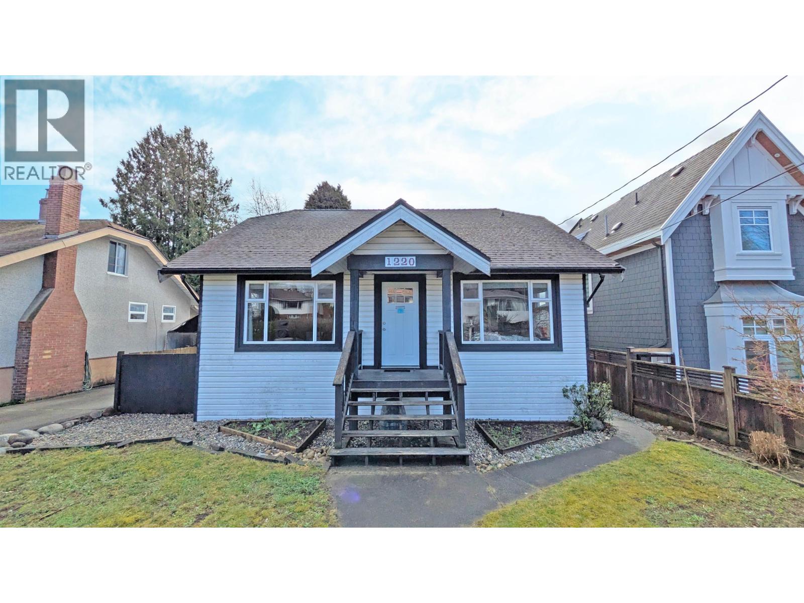 1220 EDINBURGH STREET, New Westminster, British Columbia