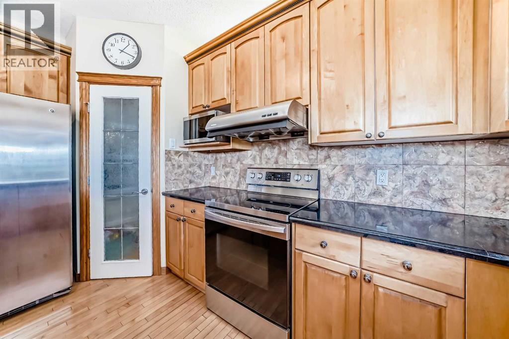 40 Royal Highland Court NW, Calgary, Alberta  T3G 4Y2 - Photo 9 - A2292835