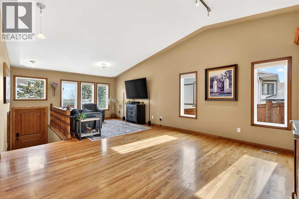 5027 Norris Road NW, Calgary, Alberta  T2K 5R6 - Photo 4 - A2293197