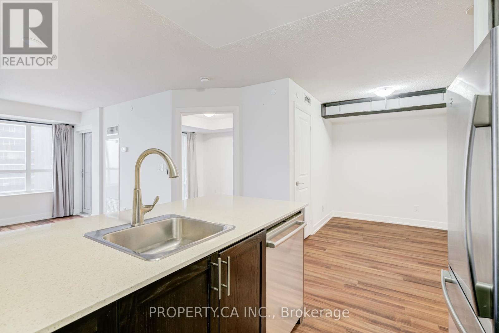 1109 - 6 Eva Road, Toronto (Etobicoke West Mall), Ontario  M9C 4Z5 - Photo 4 - W12902792