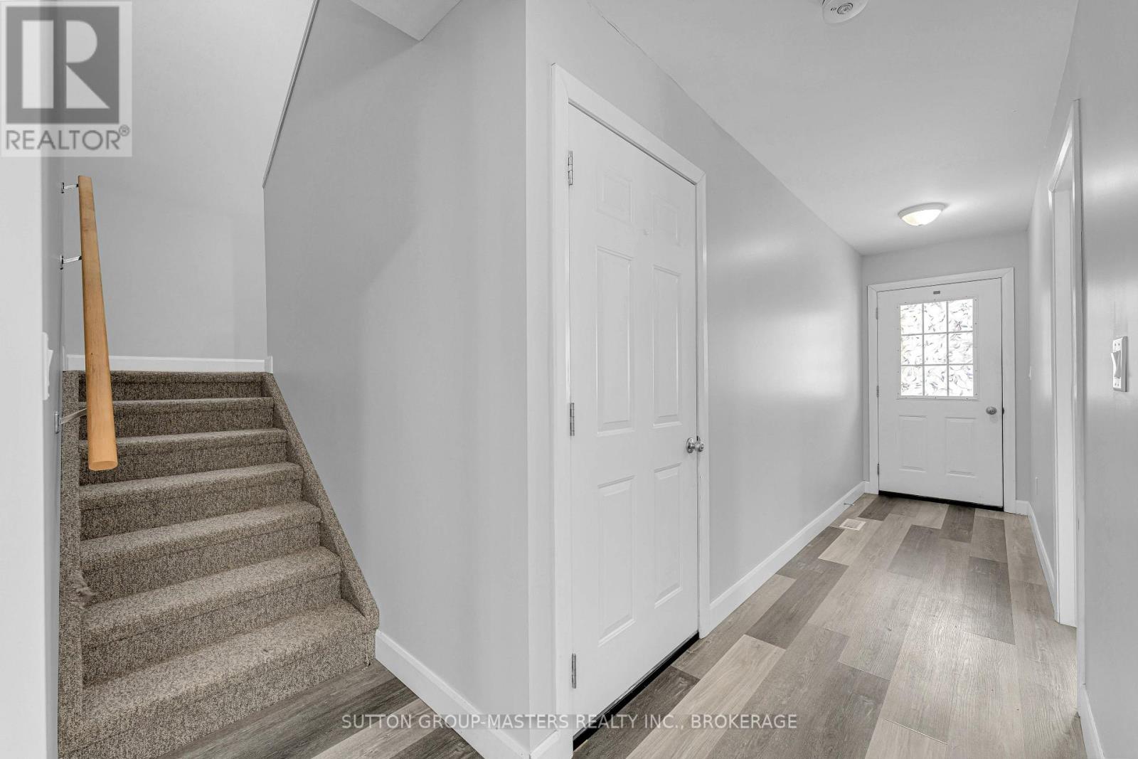 68 Hickory Street, Gananoque, Ontario  K7G 2P5 - Photo 2 - X12871296