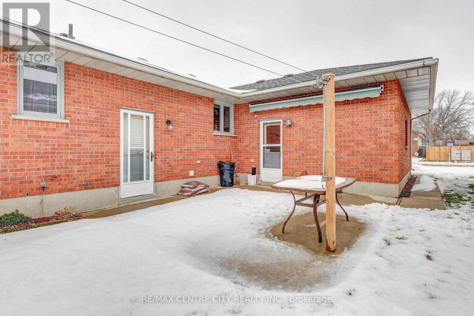 Photo 3 of 29 for 95 Dufferin Street