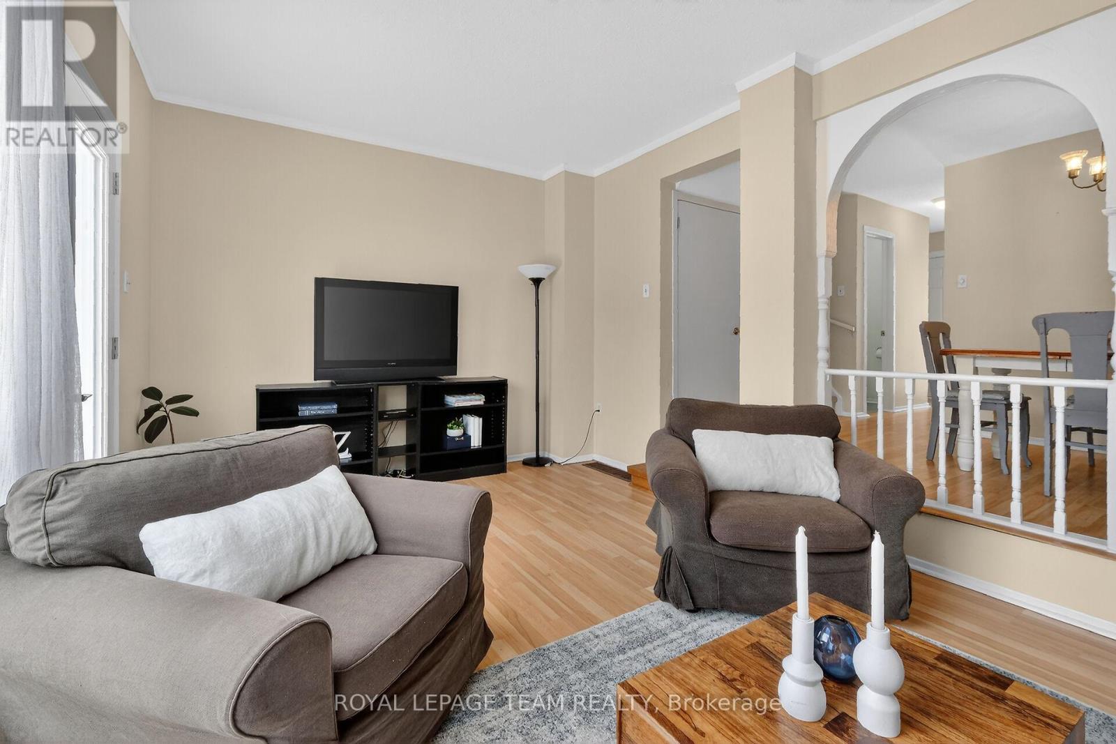 1993 Falkirk Crescent, Ottawa, Ontario K1B 4Y8 - Photo 10 - X12906384