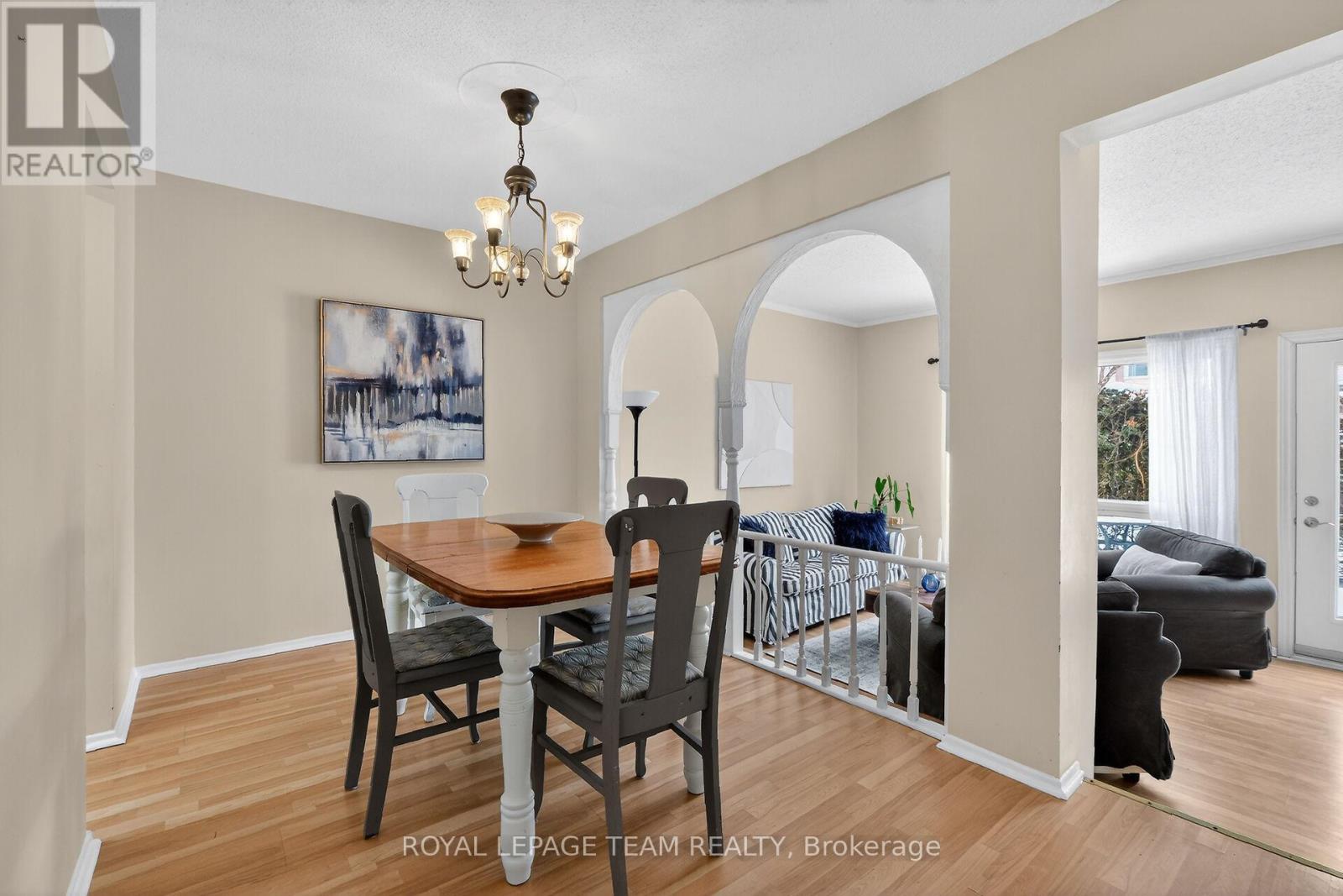 1993 Falkirk Crescent, Ottawa, Ontario K1B 4Y8 - Photo 11 - X12906384