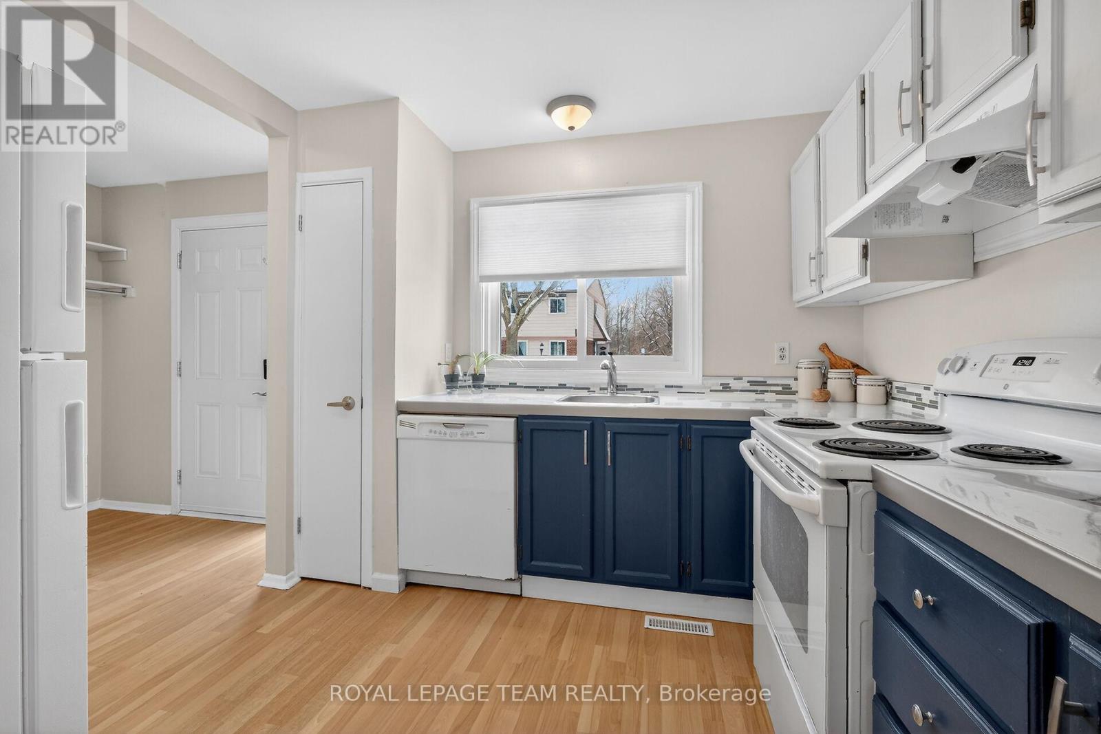 1993 Falkirk Crescent, Ottawa, Ontario K1B 4Y8 - Photo 14 - X12906384