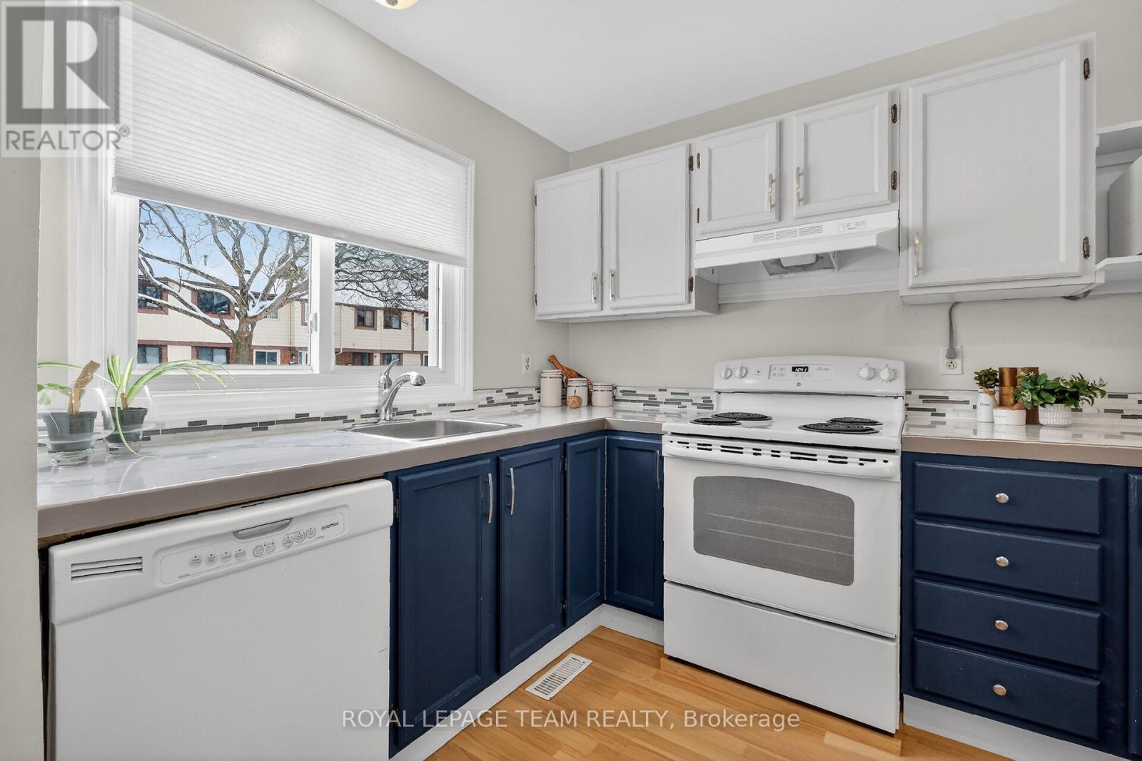 1993 Falkirk Crescent, Ottawa, Ontario K1B 4Y8 - Photo 15 - X12906384