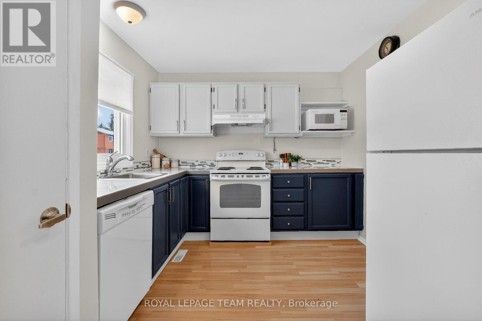 1993 Falkirk Crescent, Ottawa, Ontario K1B 4Y8 - Photo 17 - X12906384