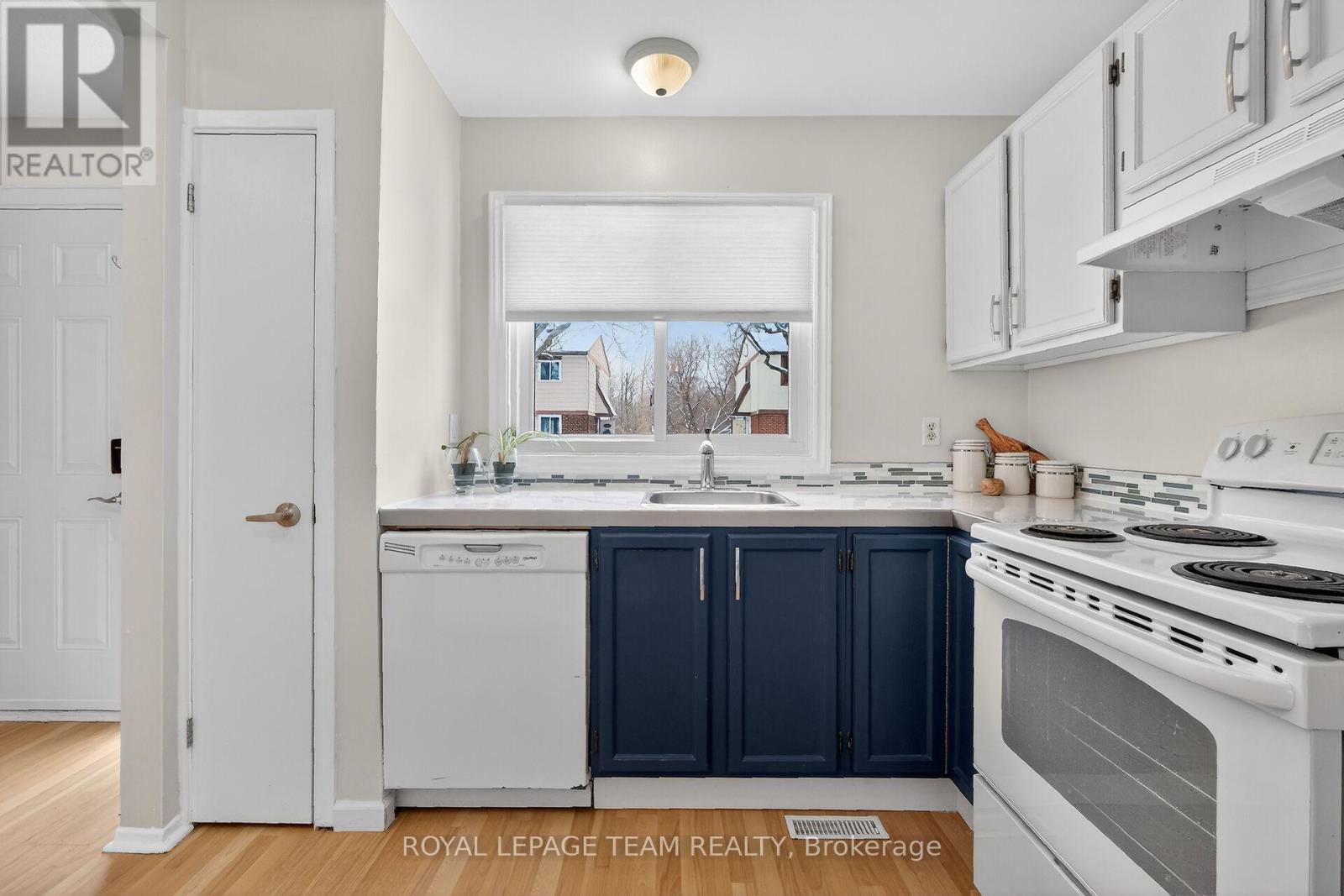 1993 Falkirk Crescent, Ottawa, Ontario K1B 4Y8 - Photo 18 - X12906384