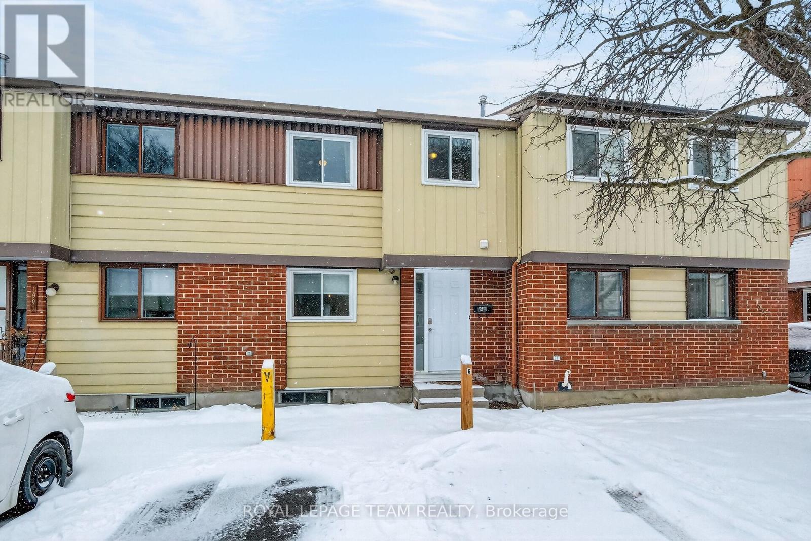 1993 Falkirk Crescent, Ottawa, Ontario K1B 4Y8 - Photo 2 - X12906384